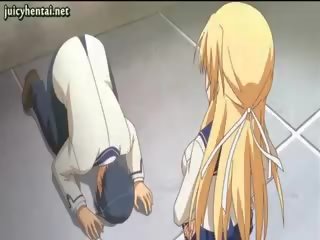 Szőke anime stunner csinál lábszex